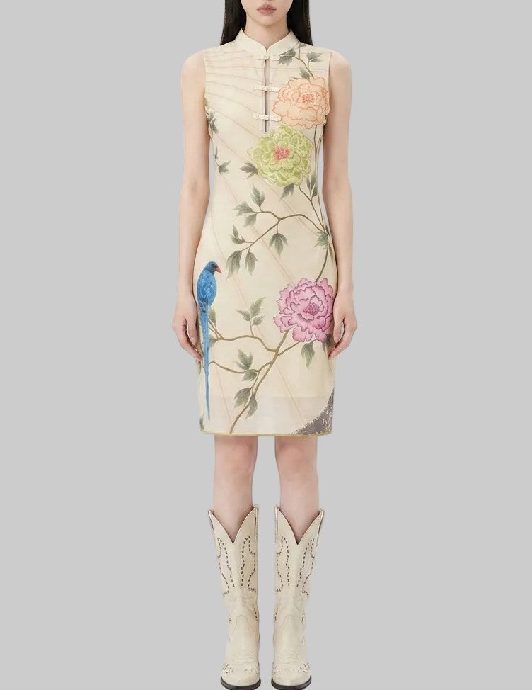 LUNRIA floral peony print qipao midi dress with a sleeveless mandarin collar, traditional frog-button details, and a fitted silhouette.